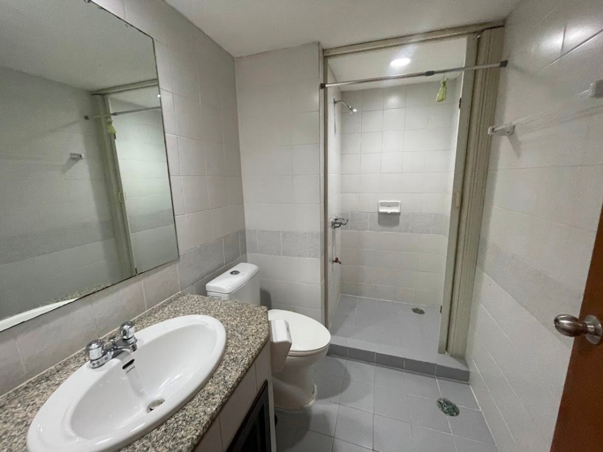 For SaleCondoSathorn, Narathiwat : Baan Pruksa Siri Suanplu Condo,  2nd Floor, Size 138 sqm, 3 bedrooms, 3 bathrooms  About 12-min walk to BTS Saladaeng