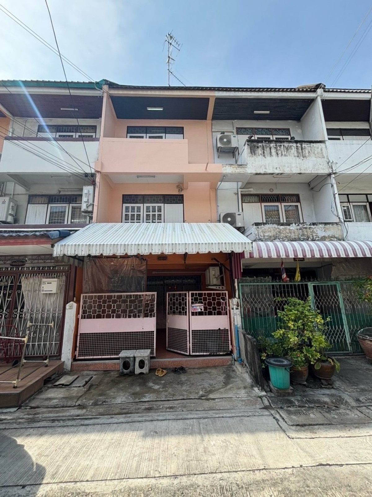 For SaleTownhomeSukhumvit, Asoke, Thonglor : 3-story townhouse Wachiratham Sathit 15