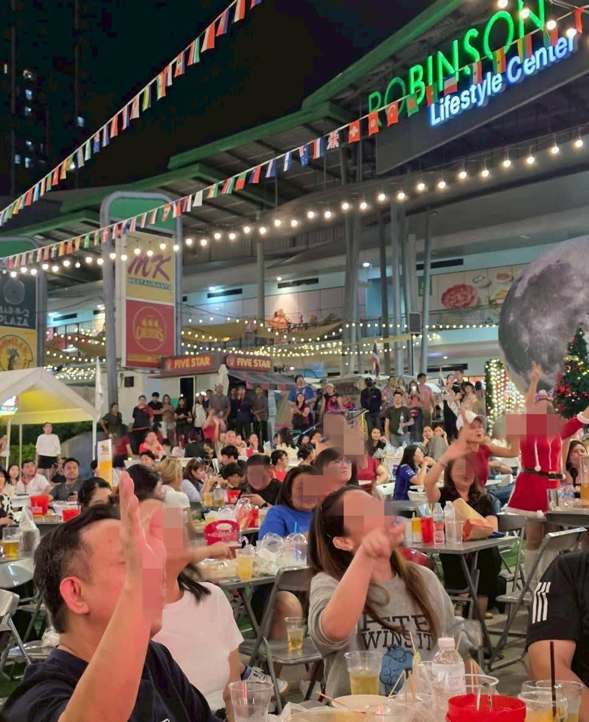 For LeaseholdRetail SpaceSamut Prakan,Samrong : Urgent sale, milk tea shop, prime location, in front of Robinson, worth almost 200,000 baht, lease only 99,000 baht.