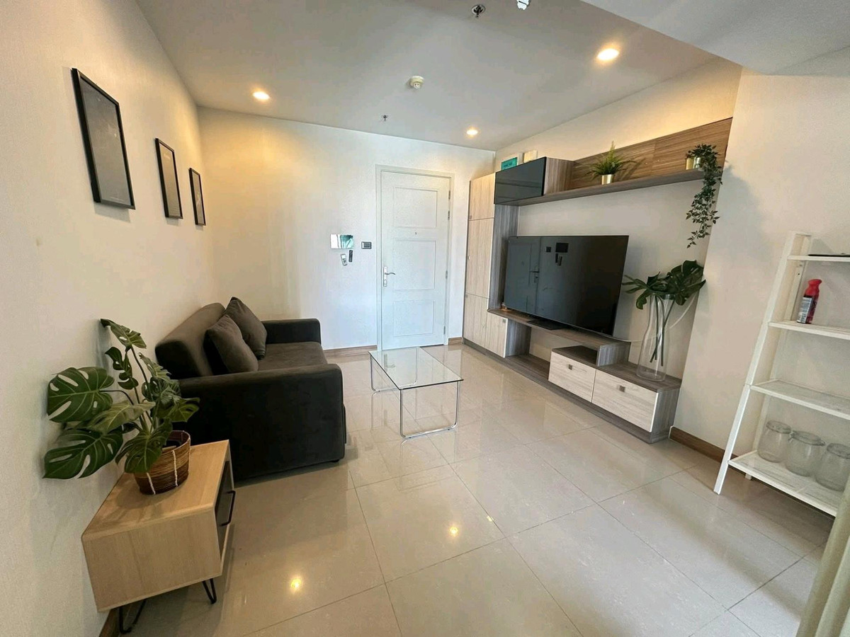 ให้เช่าคอนโดพระราม 9 เพชรบุรีตัดใหม่ RCA : 🚇🍃 คอนโดห้องกว้าง สไตล์มินิมอล อยู่สบายเหมือนบ้าน ทำเลดีใกล้ MRT ศูนย์วัฒนธรรม เดินทางสะดวก ใกล้ห้างและแหล่งไลฟ์สไตล์ครบ