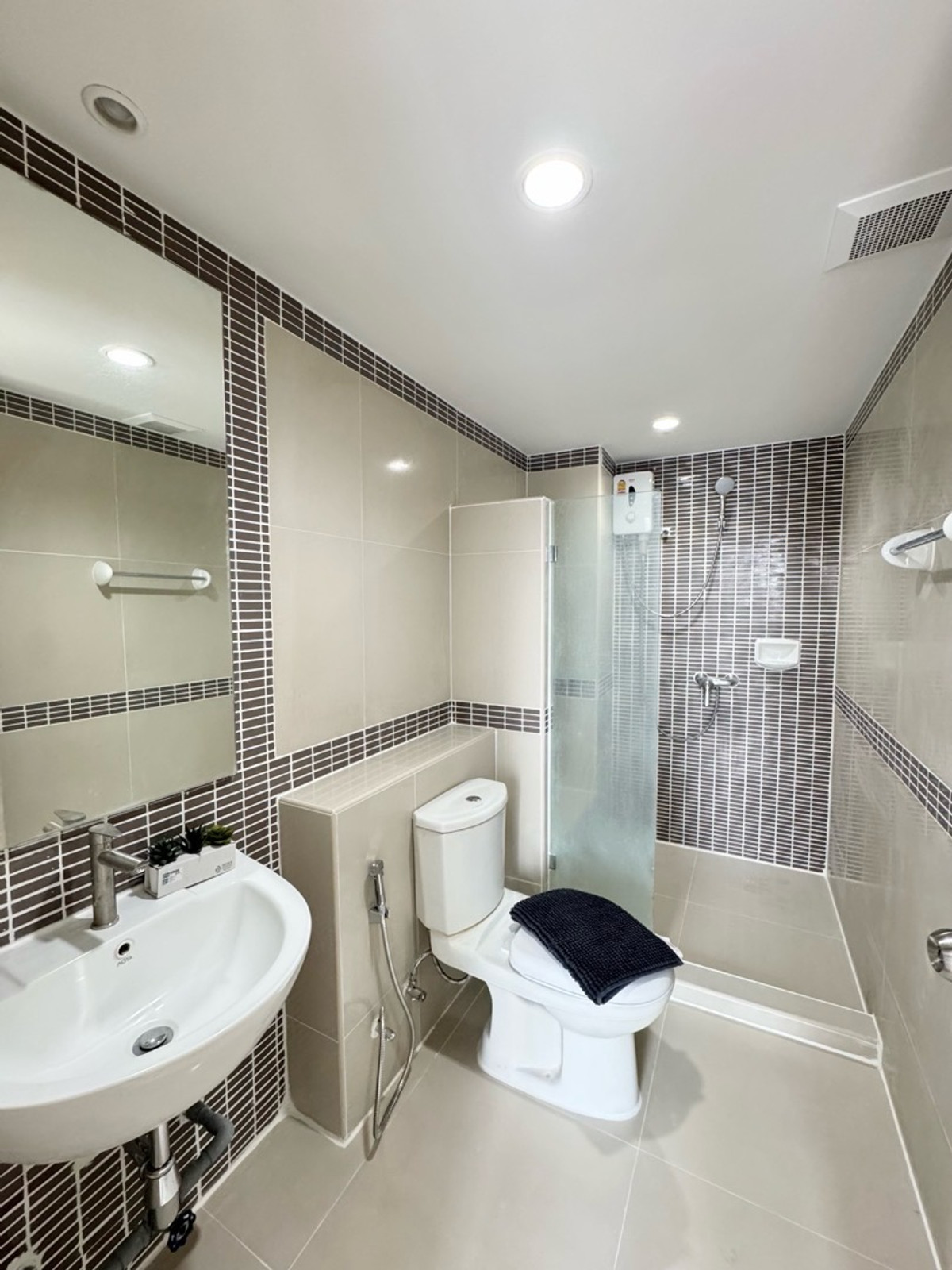 For SaleCondoChokchai 4, Ladprao 71, Ladprao 48, : Urgent Sale ✨ The Next Ladprao ✨ Fully furnished and equipped with appliances. Next to Phawana BTS station.