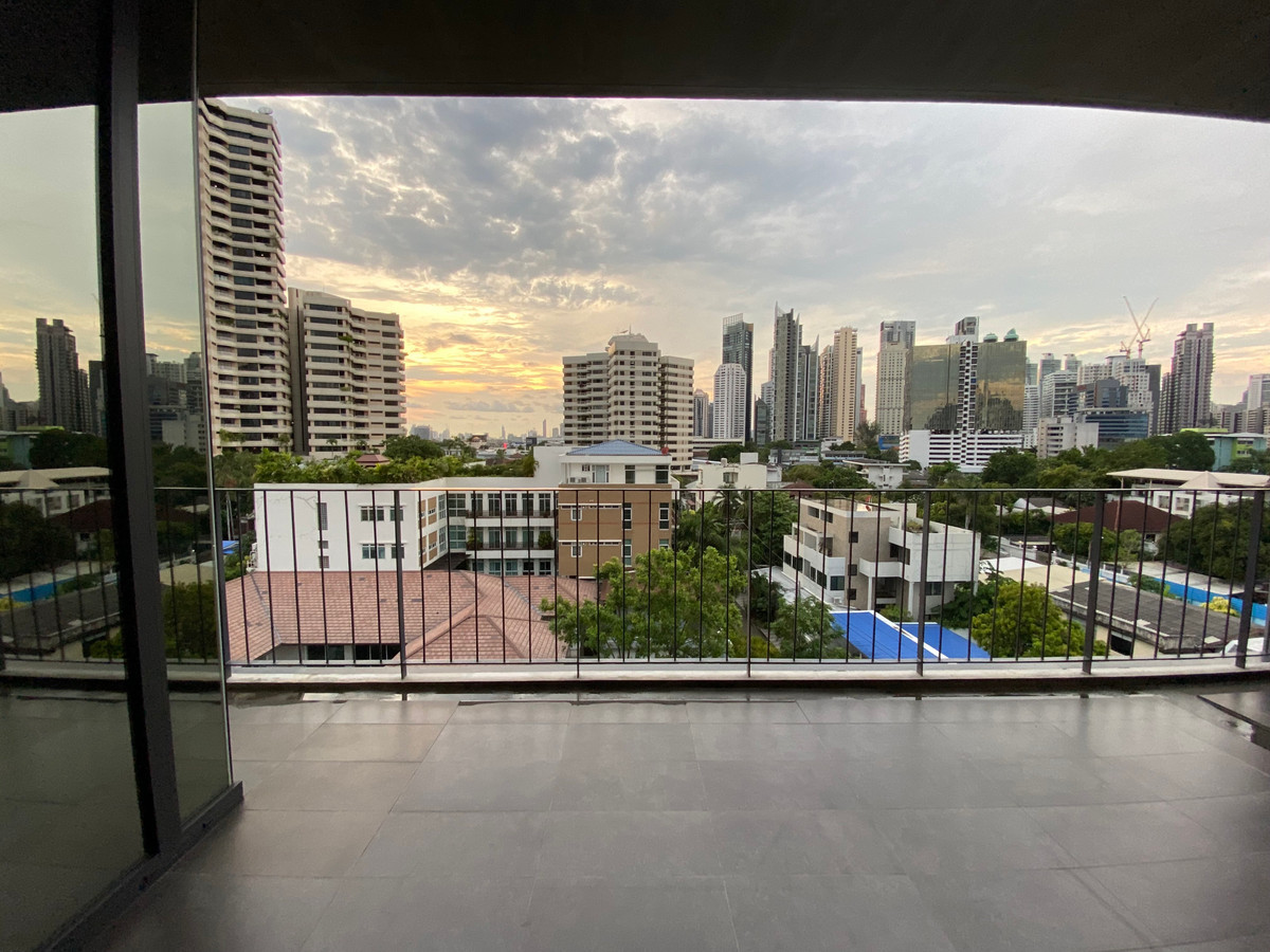 For RentCondoSukhumvit, Asoke, Thonglor : Condo for rent, Phrom Phong area, 380 sq m., near EmQuartier/Emporium, near Benchasiri Park.