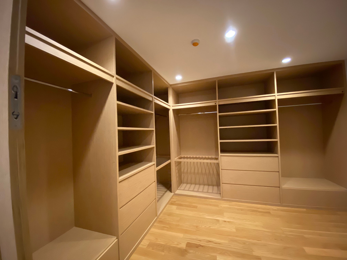 For RentCondoSukhumvit, Asoke, Thonglor : Condo for rent, Phrom Phong area, 380 sq m., near EmQuartier/Emporium, near Benchasiri Park.