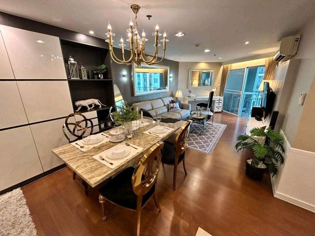 For RentCondoRama9, Petchburi, RCA : 🎗️🍃 3 bedroom condo in the heart of Rama 9, near MRT and large department stores, convenient travel, surrounded by complete amenities.