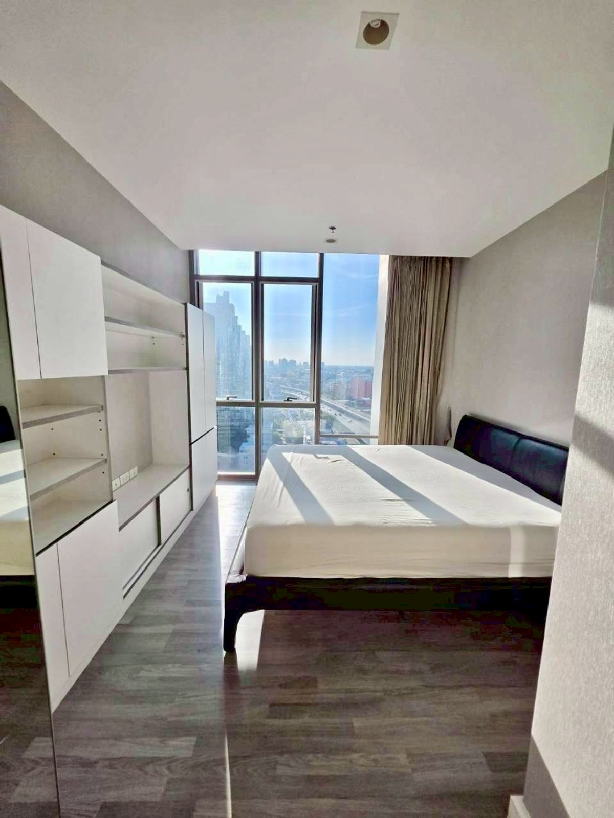 For SaleCondoWongwianyai, Charoennakor : ( UL2603111 ) Tel/Line 096-2479369 , FOR SALE !! The Room BTS Wongwian Yai, 1 bedroom, 1 bathroom, Size 43.65 Sq.M. Never rented, very good condition✨