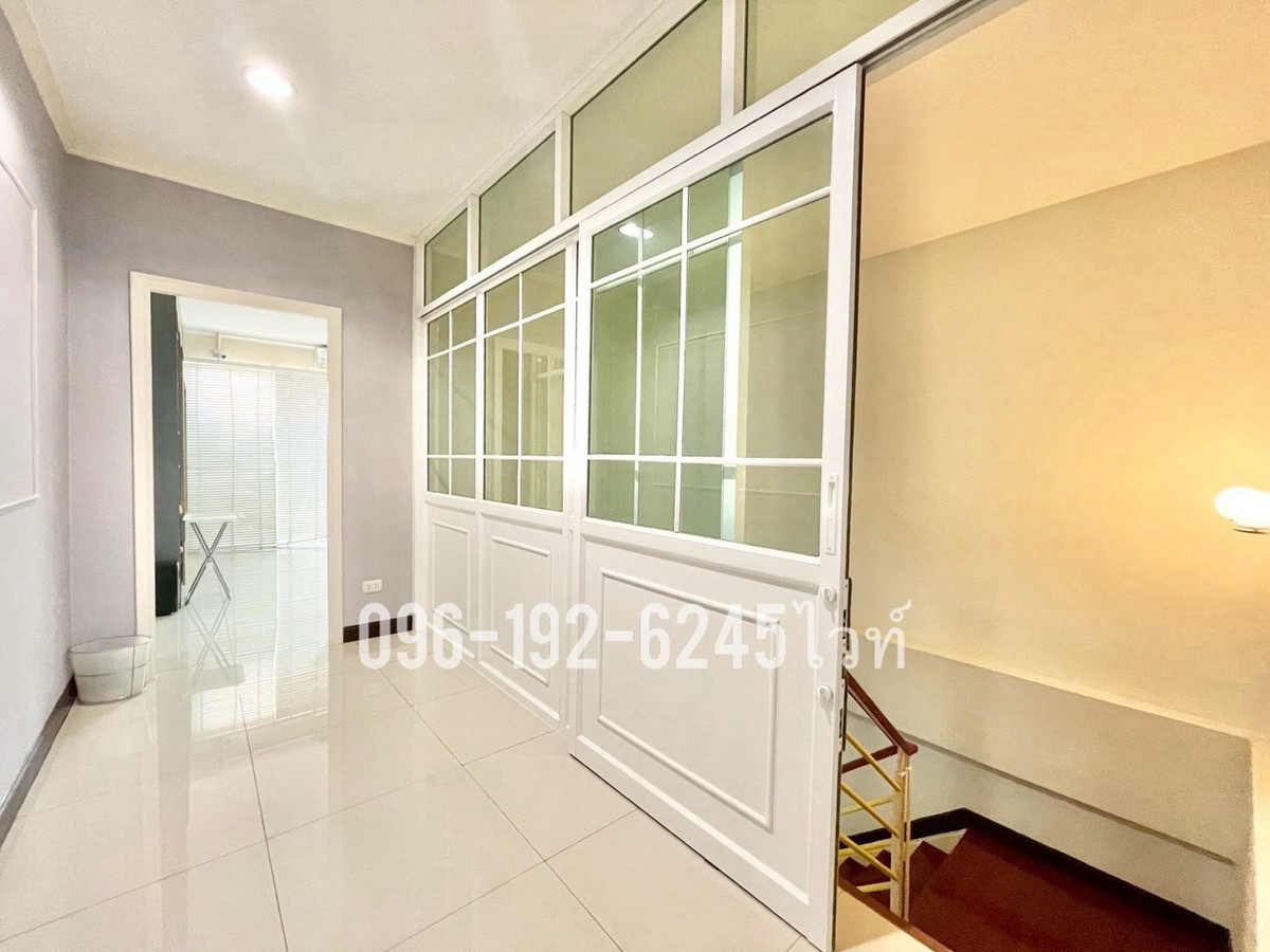 For SaleShop HouseMin Buri, Romklao : Golden location! 4-storey commercial building for sale, next to Rat Phatthana Road (Soi Miss Teen) 🏢 decorated and ready for an office.