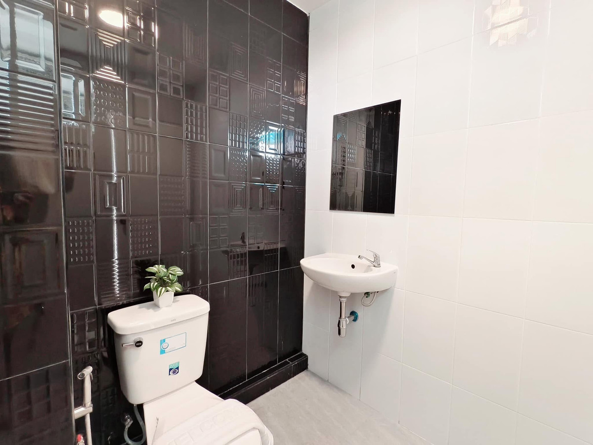 CondoBang kae, Phetkasem : Urgent rent/sale🔥 Large suite 43.56 sq m. ✨Newly renovated, ready to move in. Rent only: 4,300 baht/month, or buy for 799,000 (suitable for those with an income of 15,000 or more). Room on the 4th floor is very private.