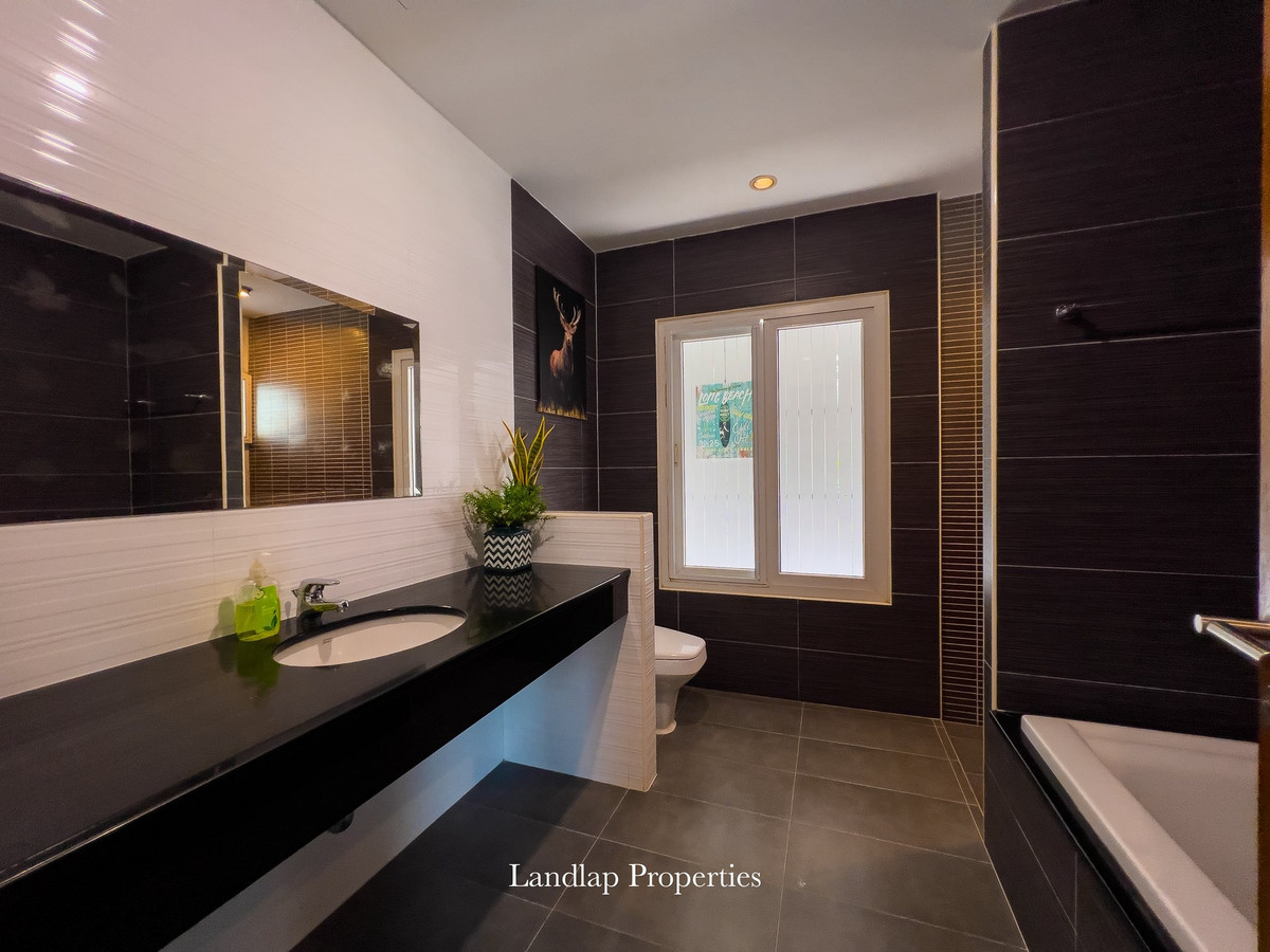 ขายพัทยา บางแสน ชลบุรี สัตหีบ : ขายบ้านพูลวิลล่าพัทยา สามารถทำธุรกิจได้  โครงการติดทะเล ลงหาดได้เลย