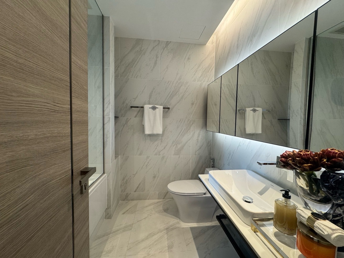 ขายคอนโดสุขุมวิท อโศก ทองหล่อ : คอนโด Super Luxury ใจกลางทองหล่อ
☁️The Room Sukhumvit 38 
2 Bed 2 Bath 90.99 sq.m.💰20.9 MB.
☎️Phat 064-642-8664
☎️Nui 094-624-2014