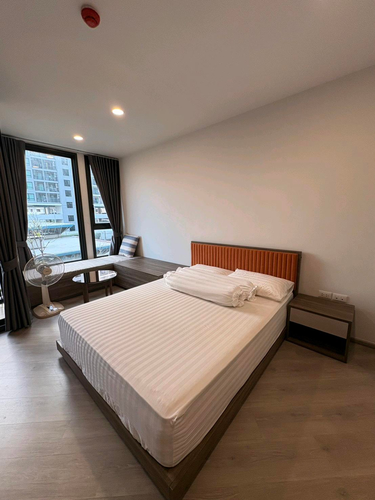 ให้เช่าคอนโดวิภาวดี ดอนเมือง หลักสี่ : 📣ให้เช่าคอนโดThe base สะพานใหม่🏢 ติดBTSสายหยุด 🚆 ห้องสวย พร้อมเฟอร์นิเจอร์และเครื่องใช้ไฟฟ้าครบครัน เพียง 12,000/เดือน ✨