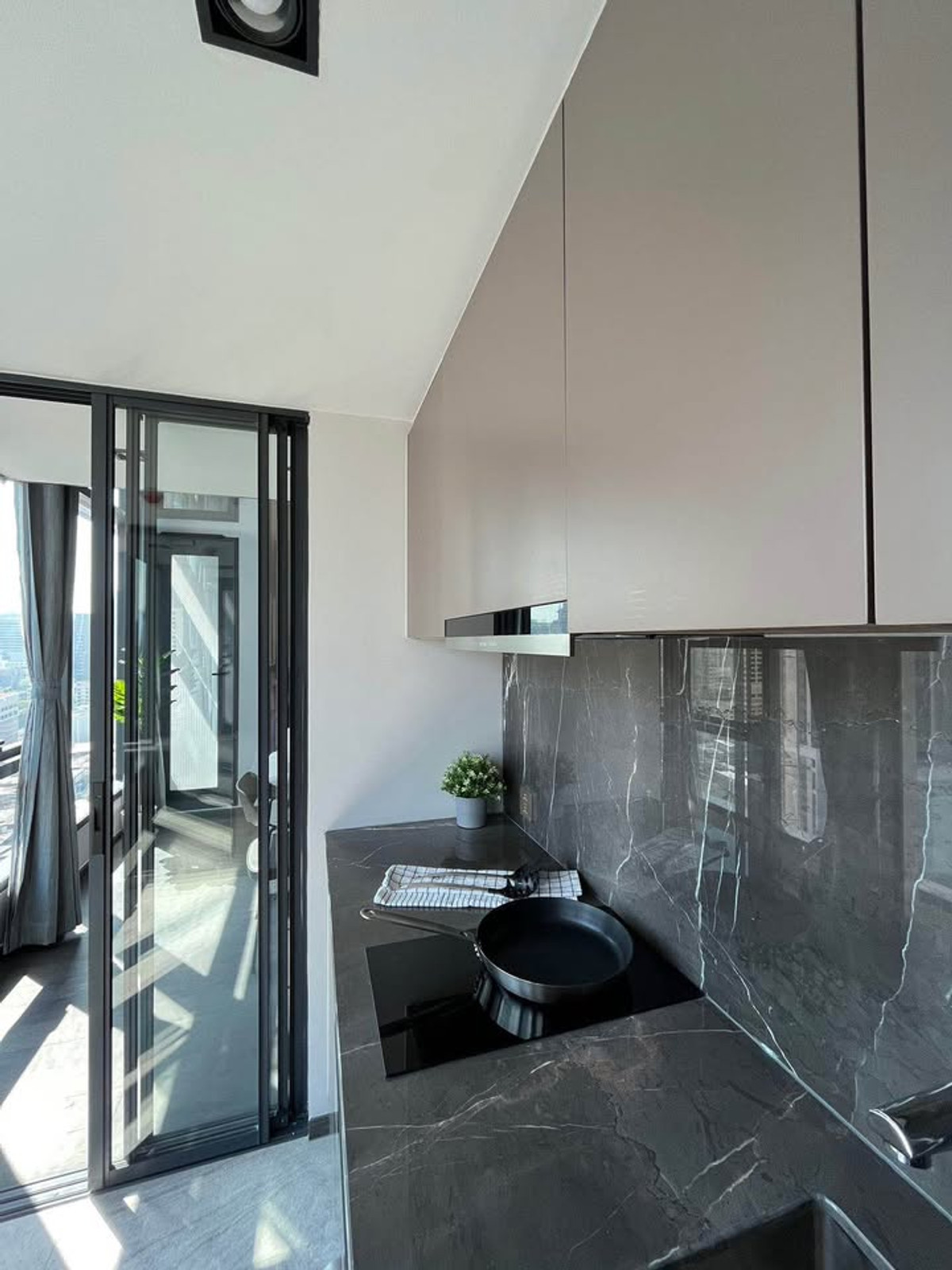 For RentCondoRatchathewi,Phayathai : Condo for rent CONNER Ratchathewi Monthly 45,000 thb.