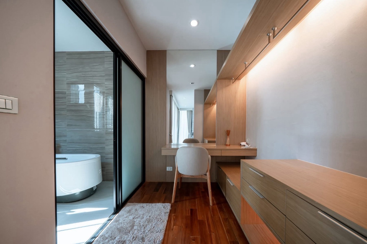 ขายบ้านพัทยา บางแสน ชลบุรี สัตหีบ : ขายพูลวิลล่าใกล้ชายหาด นาจอมเทียน พัทยา โครงการ Nirvana Beyond @ Beach Pattaya บ้าน 3 ชั้น พื้นที่ใหญ่ เดินเพียง 45 เมตรถึงทะเล