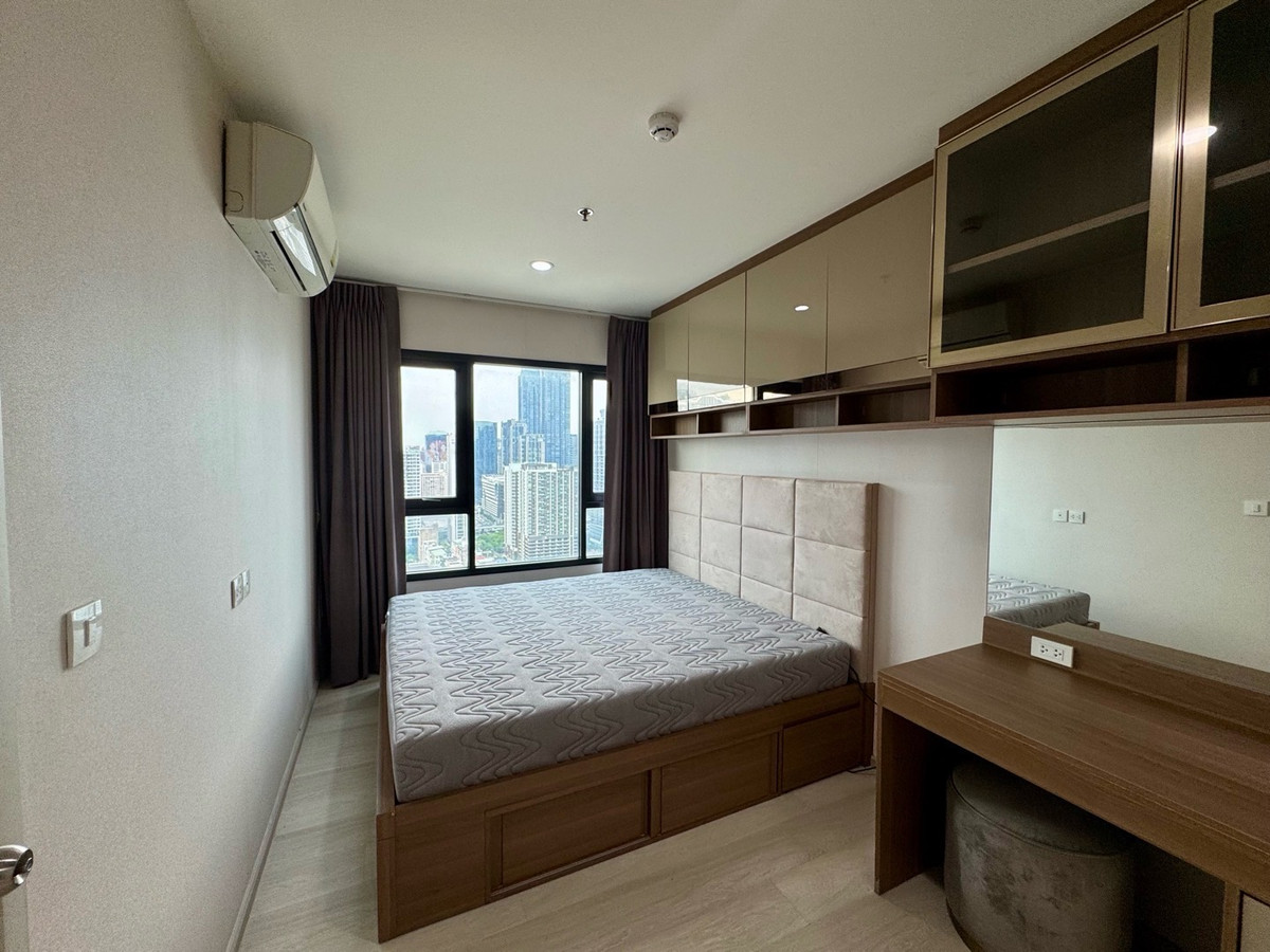 ให้เช่าคอนโดพระราม 9 เพชรบุรีตัดใหม่ RCA : 🚊0 เมตร ไปแอร์พอร์ตลิงค์มักกะสัน | ไลฟ์ อโศก 💫