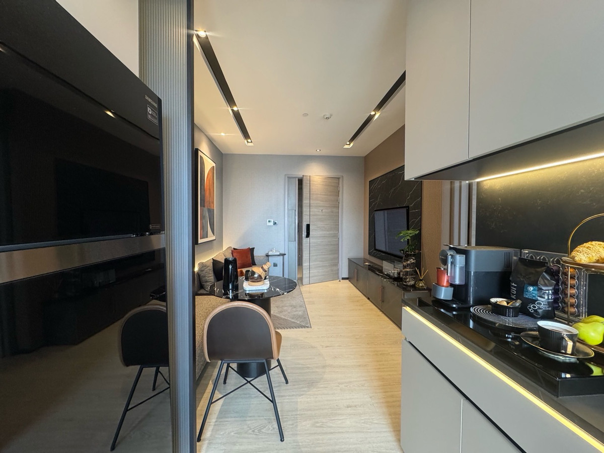 ขายคอนโดสุขุมวิท อโศก ทองหล่อ : ✨ Super Luxury Condo for Sale 
The Room Sukhumvit 38 📌
☁️1 Bed 44.76 sq.m.💰Price: 7.79 MB
📞Phat 064-642-8664
📞Nui 094-624-2014