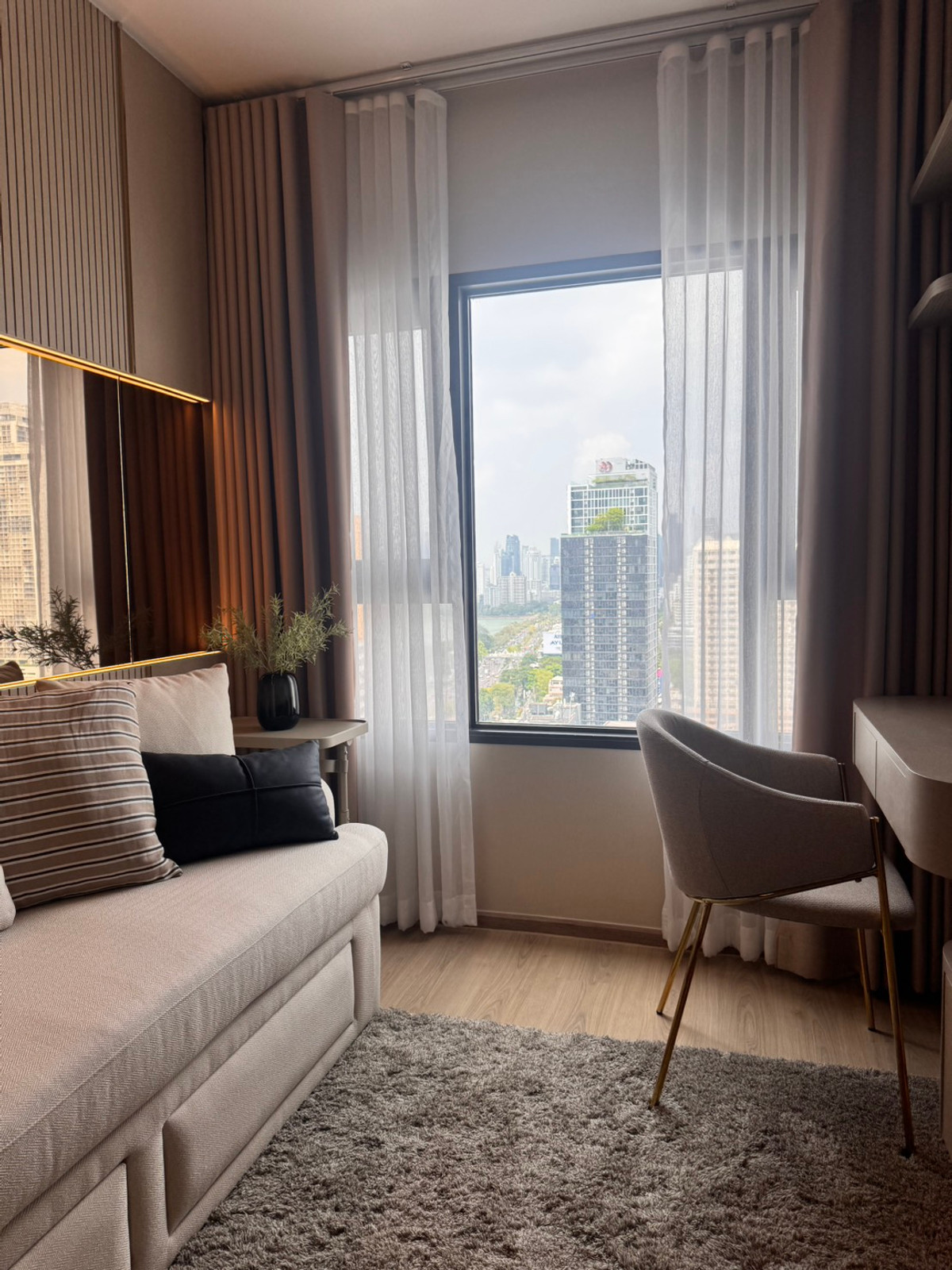 ให้เช่าคอนโดคลองเตย กล้วยน้ำไท : 🏙 ให้เช่าคอนโดใหม่ Life Rama 4 – Asoke วิวสวนเบญจกิติ ชั้นสูง ห้องสวย แต่งครบ พร้อมอยู่