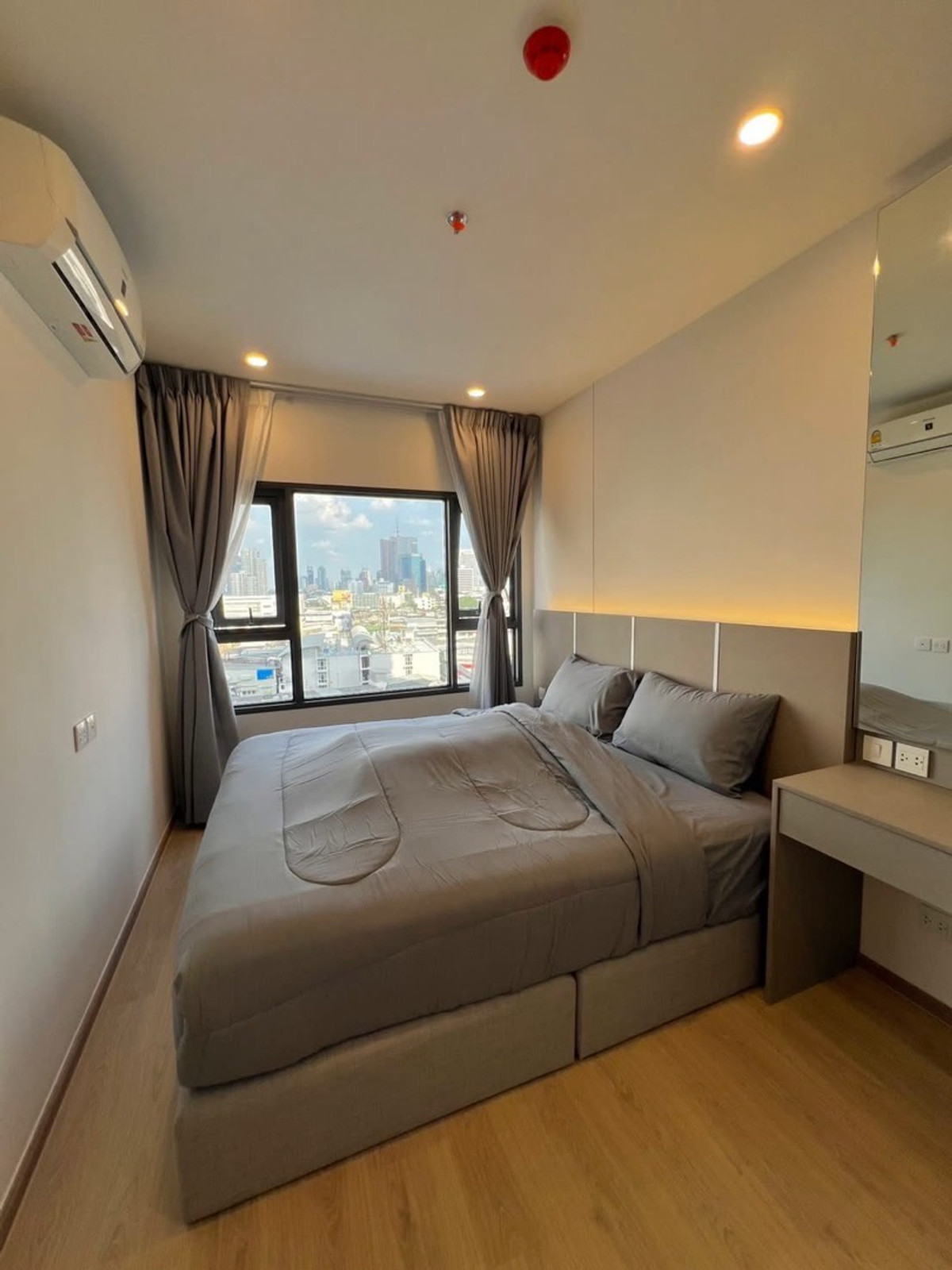 For RentCondoKhlongtoei, Kluaynamthai : HOT DEAL🔥 LIFE RAMA4 - ASOKE with 2B1B‼️ 50sq.m. ✅Only 45,000THB/month🔥