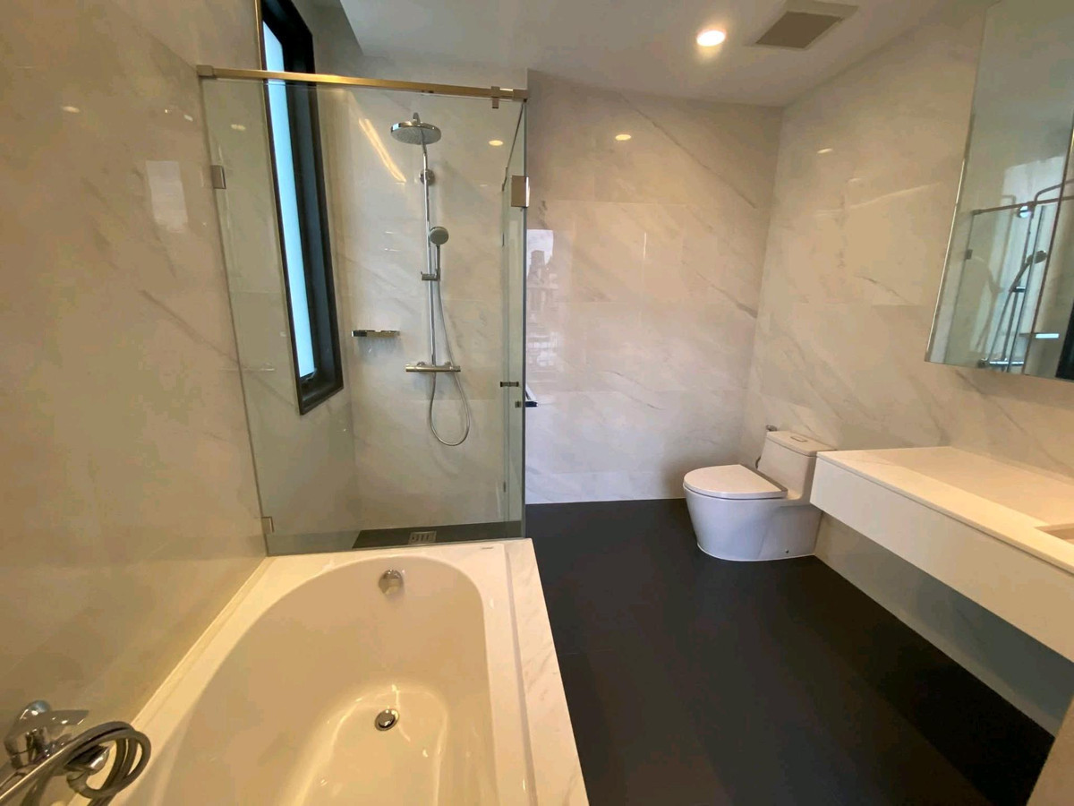 For RentCondoSukhumvit, Asoke, Thonglor : Condo for rent, Phrom Phong area, 380 sq m., near EmQuartier/Emporium, near Benchasiri Park.