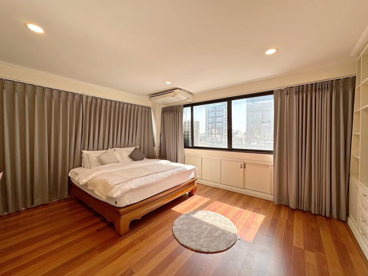 คอนโดวิทยุ ชิดลม หลังสวน : RC032626 Condo Penthouse 2 ชั้น รีโนเวทใหม่ for rent/sale at Ploenchit Terrace