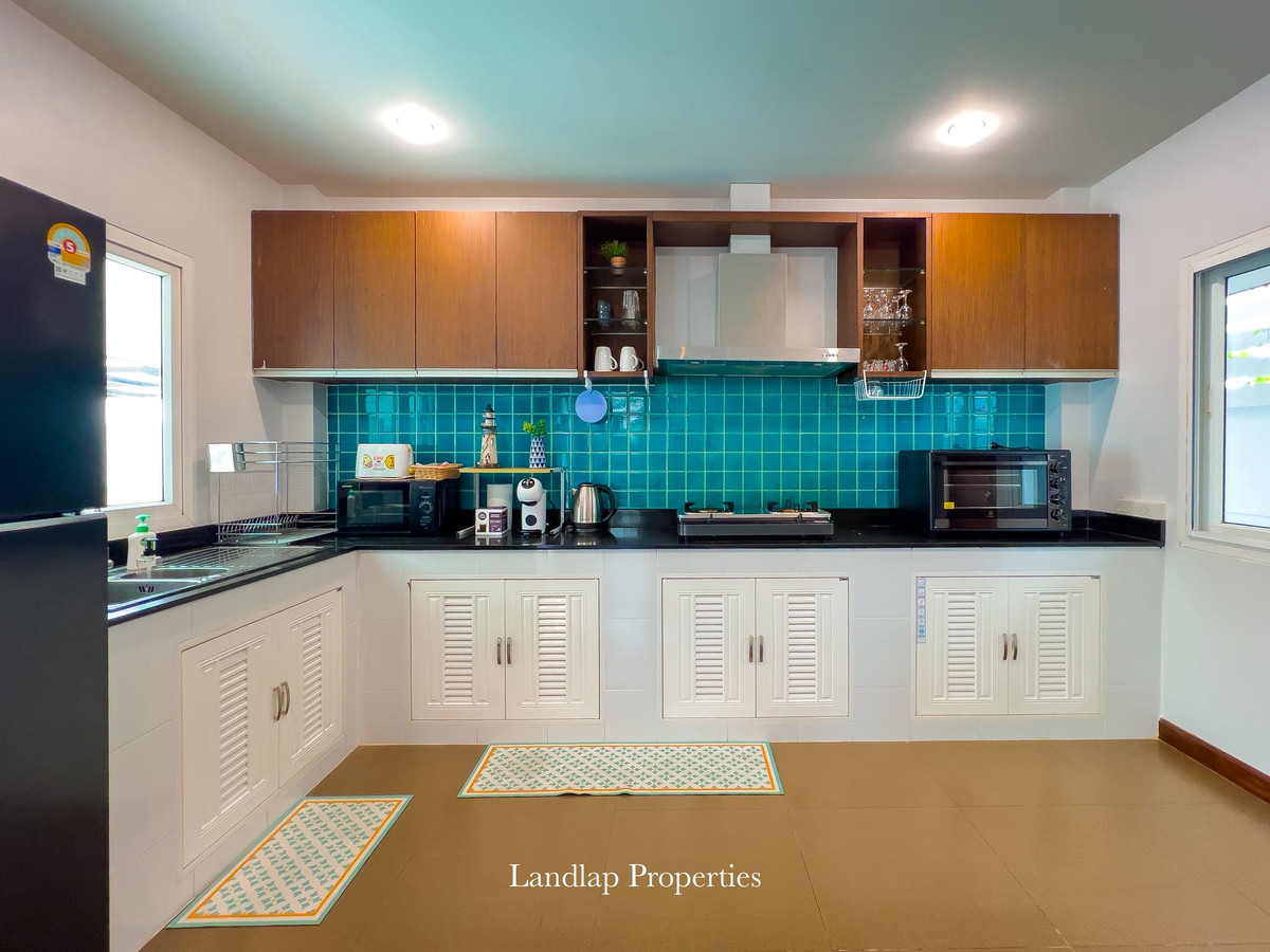 ขายพัทยา บางแสน ชลบุรี สัตหีบ : ขายบ้านพูลวิลล่าพัทยา สามารถทำธุรกิจได้  โครงการติดทะเล ลงหาดได้เลย