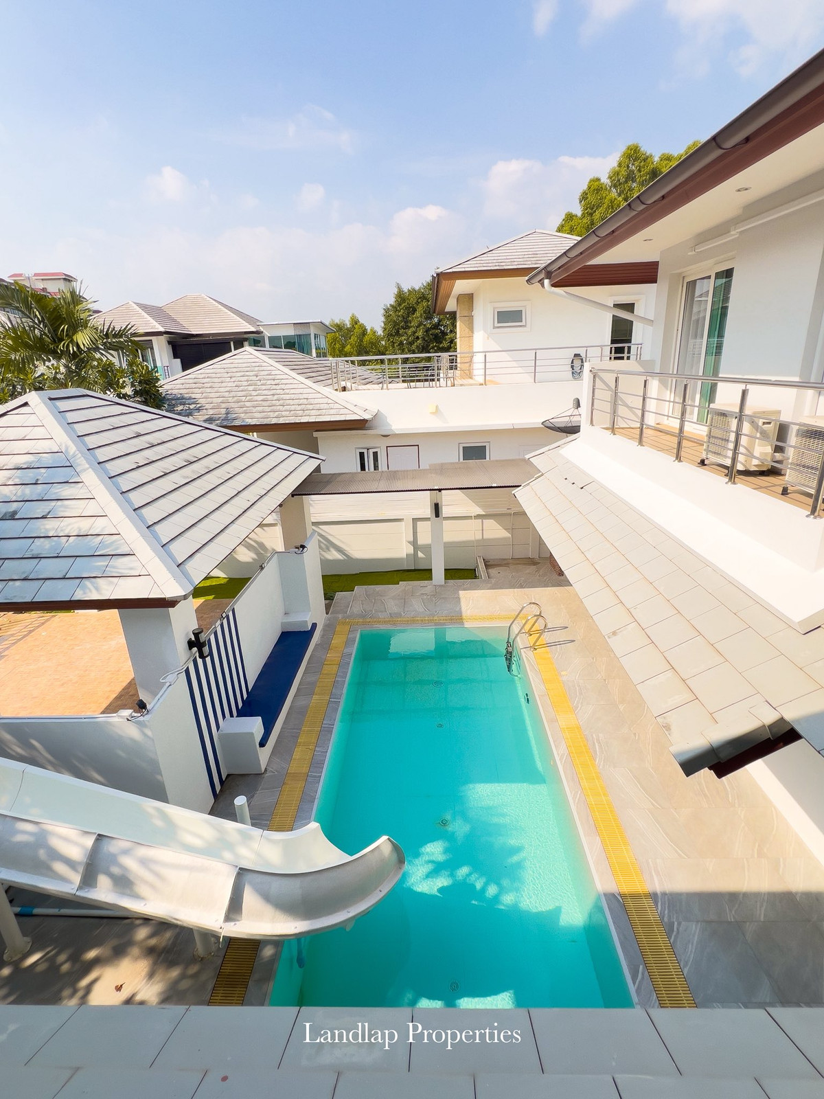 ขายพัทยา บางแสน ชลบุรี สัตหีบ : ขายบ้านพูลวิลล่าพัทยา สามารถทำธุรกิจได้  โครงการติดทะเล ลงหาดได้เลย