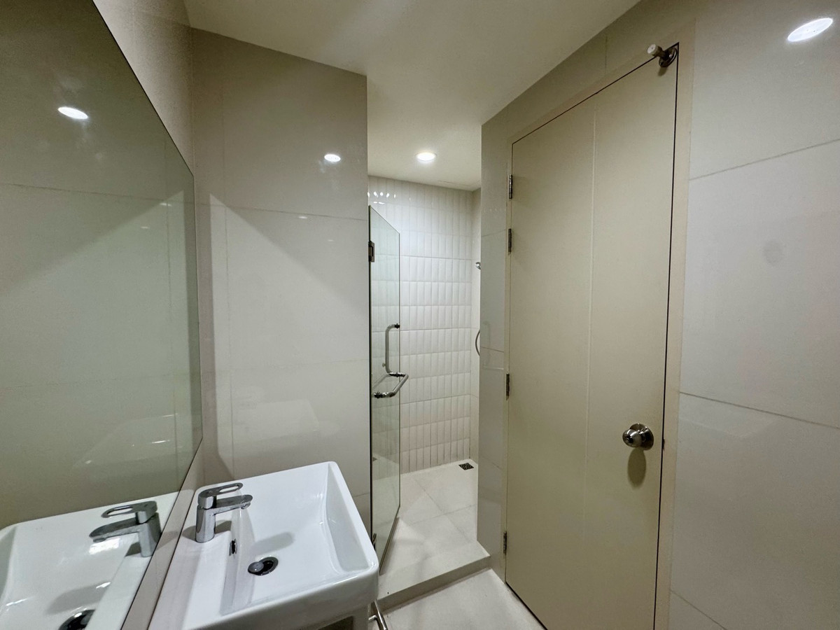 For RentCondoRama9, Petchburi, RCA : 🚊O m. to Airport Link Makkasan | Life Asoke 💫