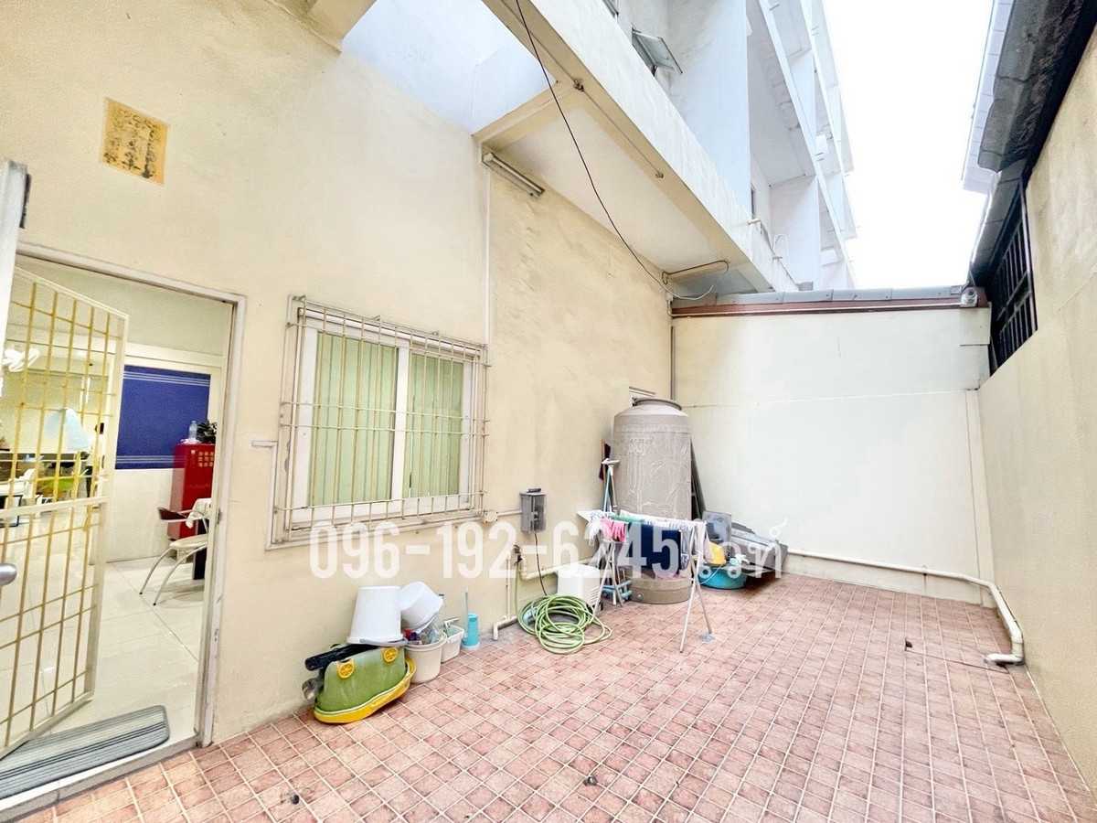 For SaleShop HouseMin Buri, Romklao : Golden location! 4-storey commercial building for sale, next to Rat Phatthana Road (Soi Miss Teen) 🏢 decorated and ready for an office.