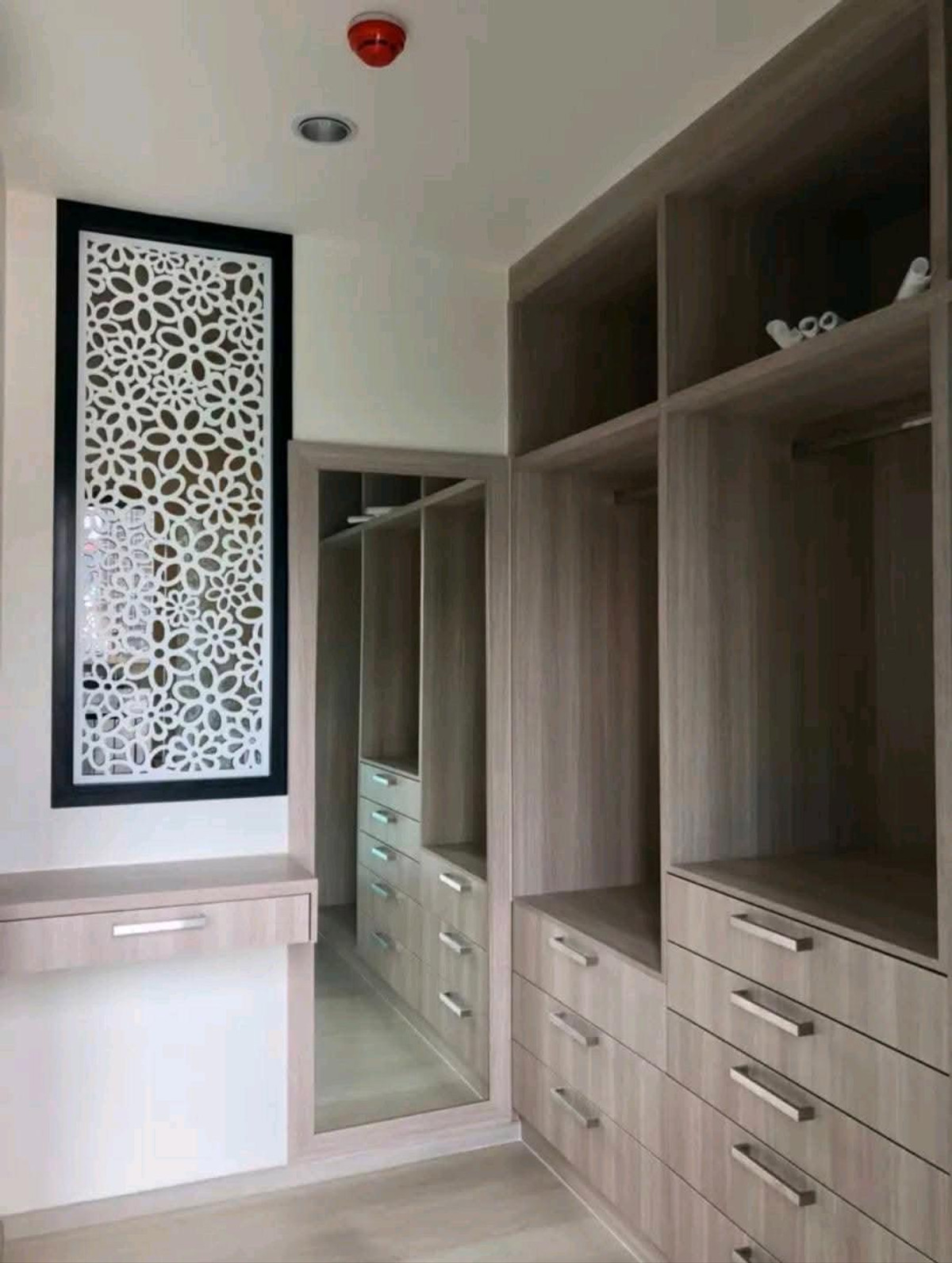 ให้เช่าคอนโดพระราม 9 เพชรบุรีตัดใหม่ RCA : ให้เช่า Life Asoke ห้องใหญ่ ผนังห้องนอนไม่ติดห้องคนอื่น พร้อม walkin-closet