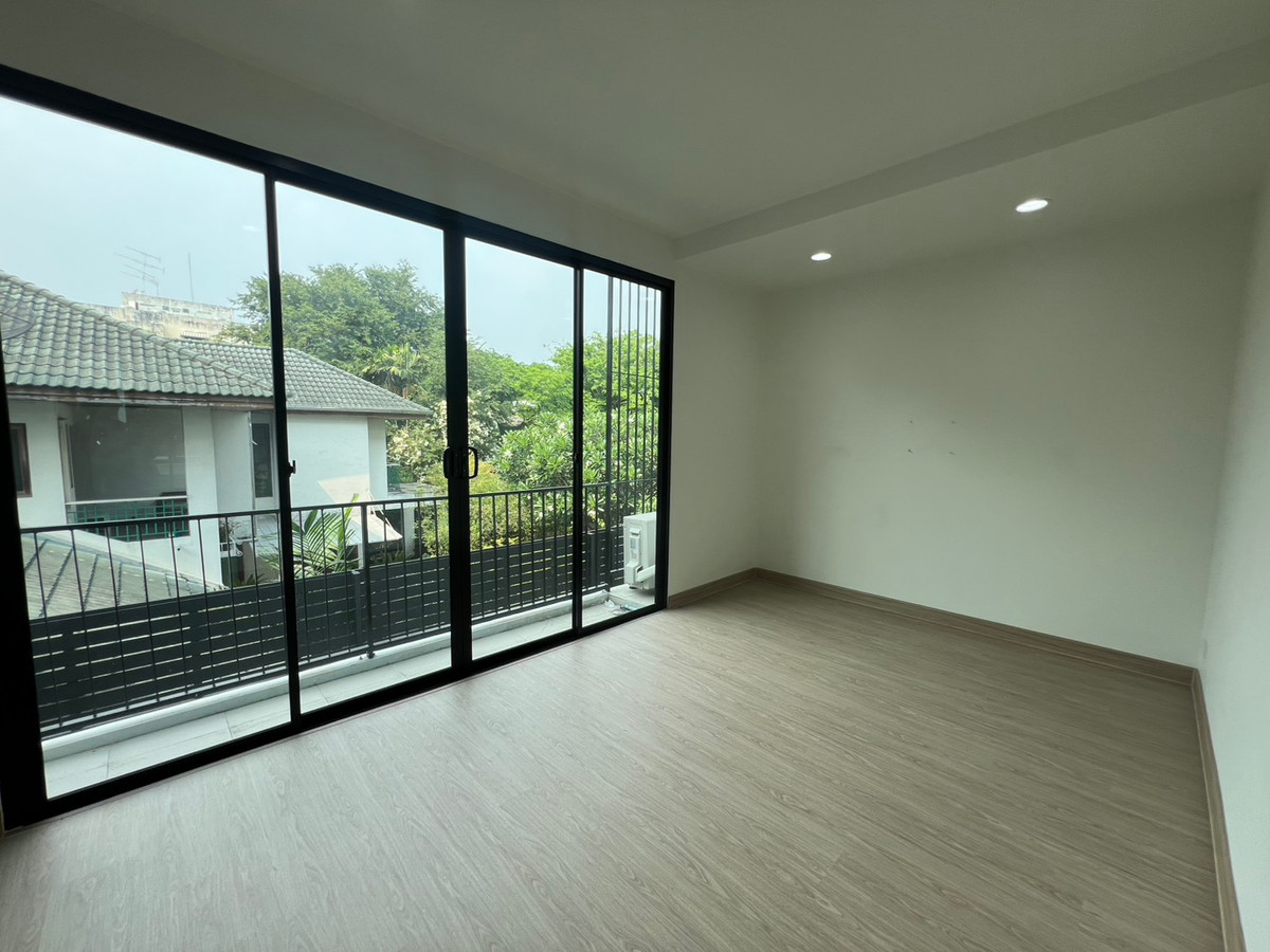 อาคารพาณิชย์โชคชัย4 ลาดพร้าว71 : ขาย/เช่า ทาวน์โฮม The Author รัชดา 32 ทำเลกลาง ลาดพร้าว ใกล้ MRT ลาดพร้าว และ ภาวนา โทร.098-905-2645