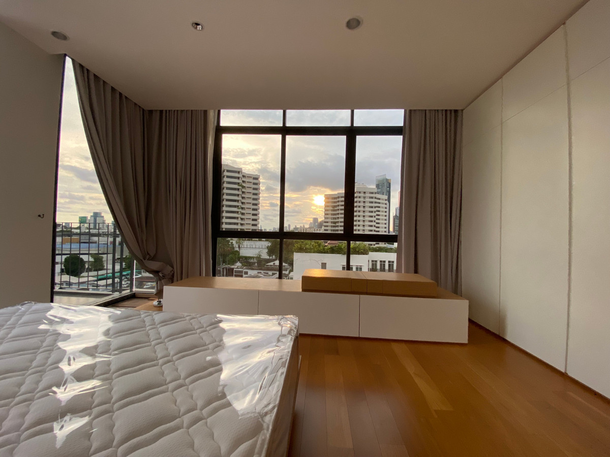 For RentCondoSukhumvit, Asoke, Thonglor : Condo for rent, Phrom Phong area, 380 sq m., near EmQuartier/Emporium, near Benchasiri Park.