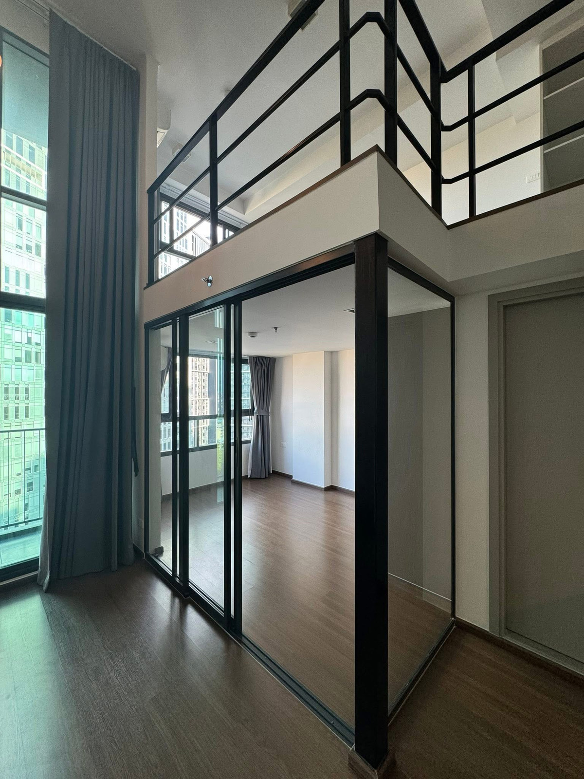 ขายคอนโดพระราม 9 เพชรบุรีตัดใหม่ RCA : ขายด่วน ✨ IDEO New Rama 9 ✨ เฟอร์นิเจอร์ครบ เดินทางสะดวก ใกล้ MRT รามคำแหง