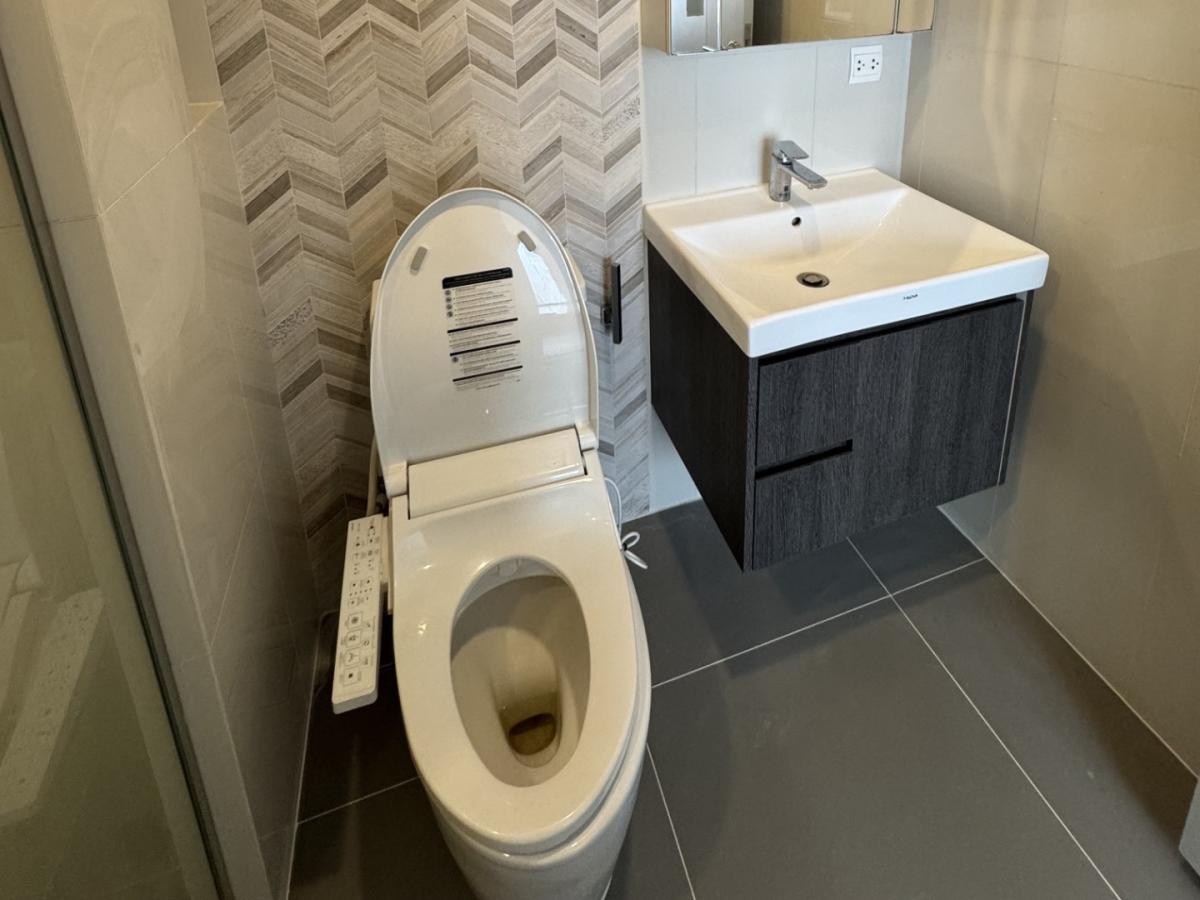 For SaleCondoSukhumvit, Asoke, Thonglor : 🔥Urgent Sale+🔥 Oka Haus, near BTS Thonglor Station, fully furnished, ready to move in.