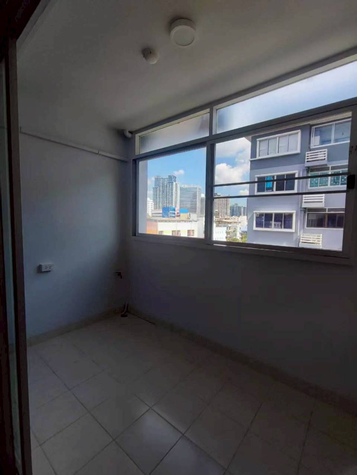 ให้เช่าคอนโดรัชดา ห้วยขวาง : ✅ CTHR103 ✅ Line : @p2nproperty