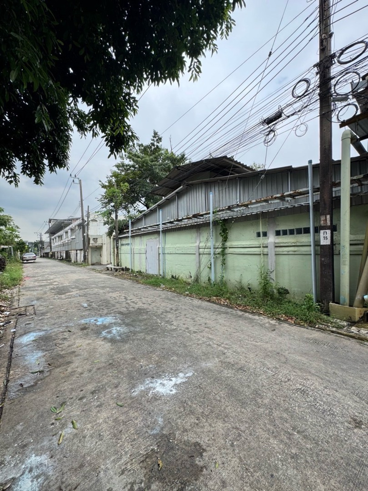 For RentRetail SpaceOnnut, Udomsuk : Warehouse 5,562 square meters @ Punnawithi Soi Sukhumvit 101/1 Wachiratham Sathit for business, suitable for sports stadium / community / hangout place - Art Space in the city