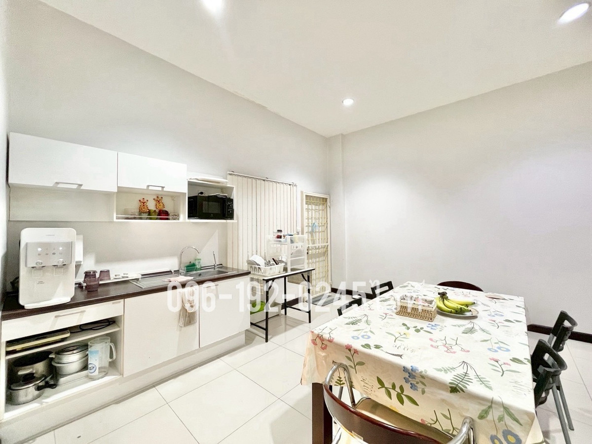 For SaleShop HouseMin Buri, Romklao : Golden location! 4-storey commercial building for sale, next to Rat Phatthana Road (Soi Miss Teen) 🏢 decorated and ready for an office.