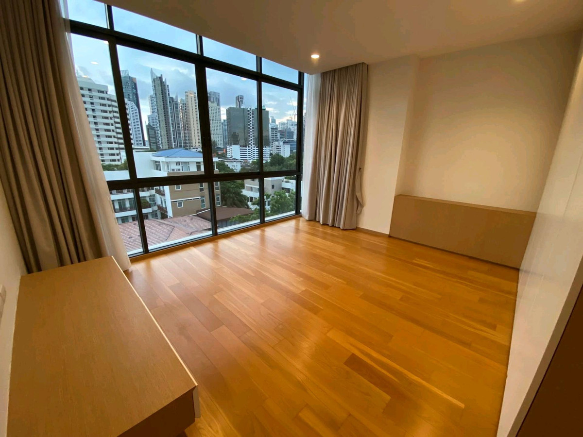 For RentCondoSukhumvit, Asoke, Thonglor : Condo for rent, Phrom Phong area, 380 sq m., near EmQuartier/Emporium, near Benchasiri Park.