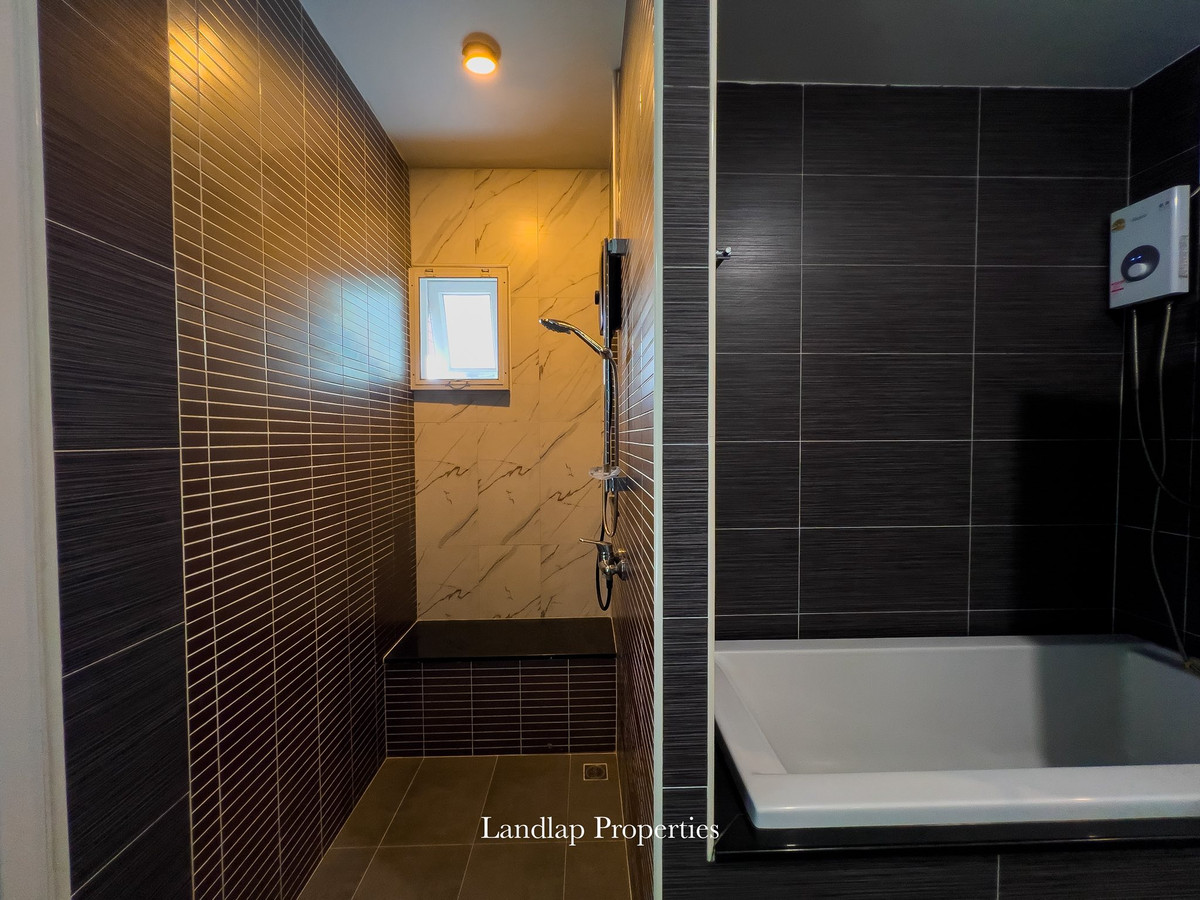 ขายพัทยา บางแสน ชลบุรี สัตหีบ : ขายบ้านพูลวิลล่าพัทยา สามารถทำธุรกิจได้  โครงการติดทะเล ลงหาดได้เลย