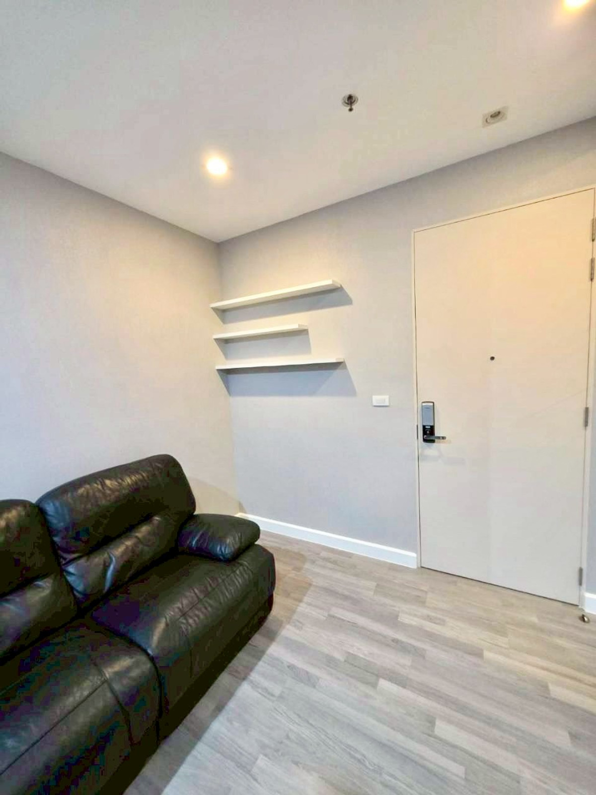 For SaleCondoWongwianyai, Charoennakor : ( UL2603111 ) Tel/Line 096-2479369 , FOR SALE !! The Room BTS Wongwian Yai, 1 bedroom, 1 bathroom, Size 43.65 Sq.M. Never rented, very good condition✨