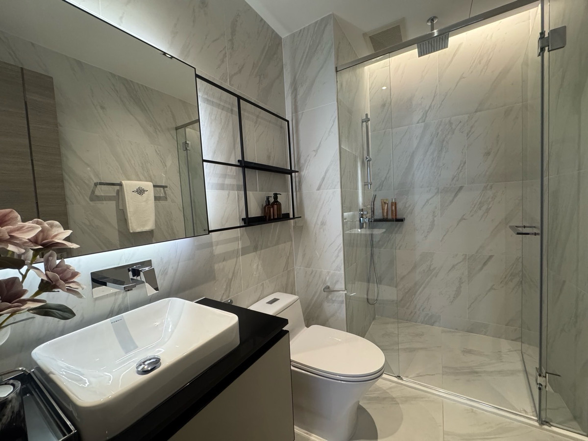 ขายคอนโดสุขุมวิท อโศก ทองหล่อ : The Room Sukhumvit 38 🌃
2 Bed 2Bath 79.12 sq.m. Price13.99MB.
🚝Only 700 m. to BTS Thonglor
📞Phat 064-642-8664
📞Nui 094-624-2014