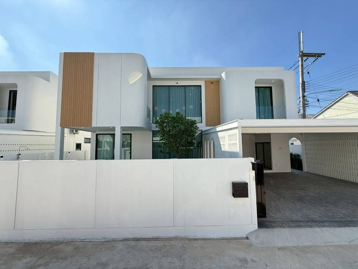 Chiang Mai : Pool Villa Hang Dong for sale, just completed, land 67 sq m., usable area 280 sq m., 4 bedrooms, accepts dogs.