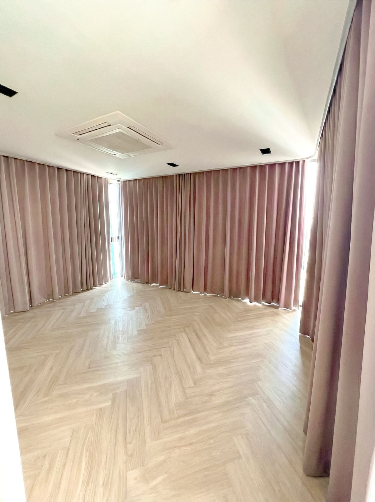 โฮมออฟฟิศพระราม 9 เพชรบุรีตัดใหม่ RCA : 🔥 ขายโฮมออฟฟิศหรู 5 ชั้น โครงการ The Element Rama 9 