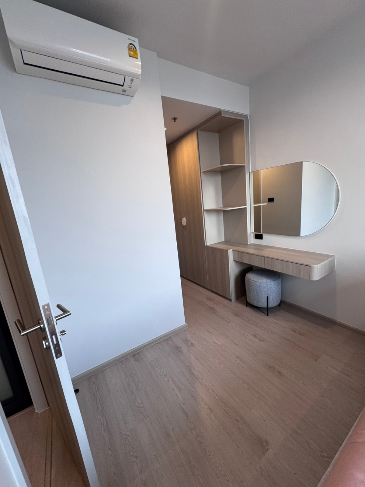 ให้เช่าคอนโดวงเวียนใหญ่ เจริญนคร : Condo Reference Sathorn Wongwianyai, Modern Style, New room, ติด BTS วงเวียนใหญ่, Available For Rent