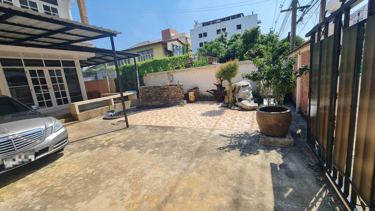 ให้เช่าบ้านลาดพร้าว เซ็นทรัลลาดพร้าว : ให้เช่า บ้านเดี่ยว 2 ชั้น ใกล้ MRT ลาดพร้าว 