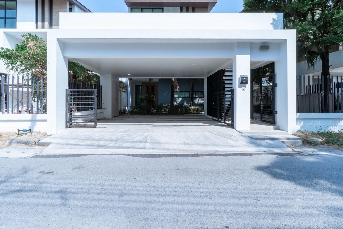 ขายบ้านพัทยา บางแสน ชลบุรี สัตหีบ : ขายพูลวิลล่าใกล้ชายหาด นาจอมเทียน พัทยา โครงการ Nirvana Beyond @ Beach Pattaya บ้าน 3 ชั้น พื้นที่ใหญ่ เดินเพียง 45 เมตรถึงทะเล