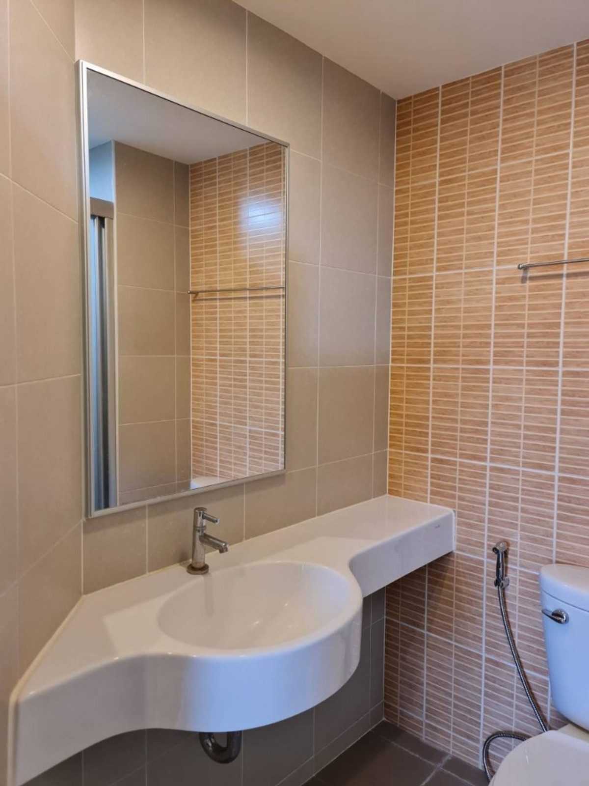 ขายคอนโดเสรีไทย-นิด้า : ✅ S-LP60130 ✅ Line : @p2nproperty