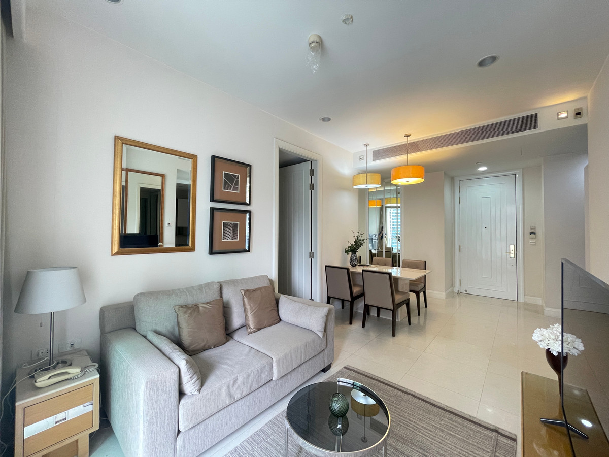 ให้เช่าคอนโดวิทยุ ชิดลม หลังสวน : ให้เช่า คอนโด  Q Langsuan  2 ห้องนอน  85 ตร.ม.  ใกล้ BTS Chit Lom   ใกล้ Lumphini Park   