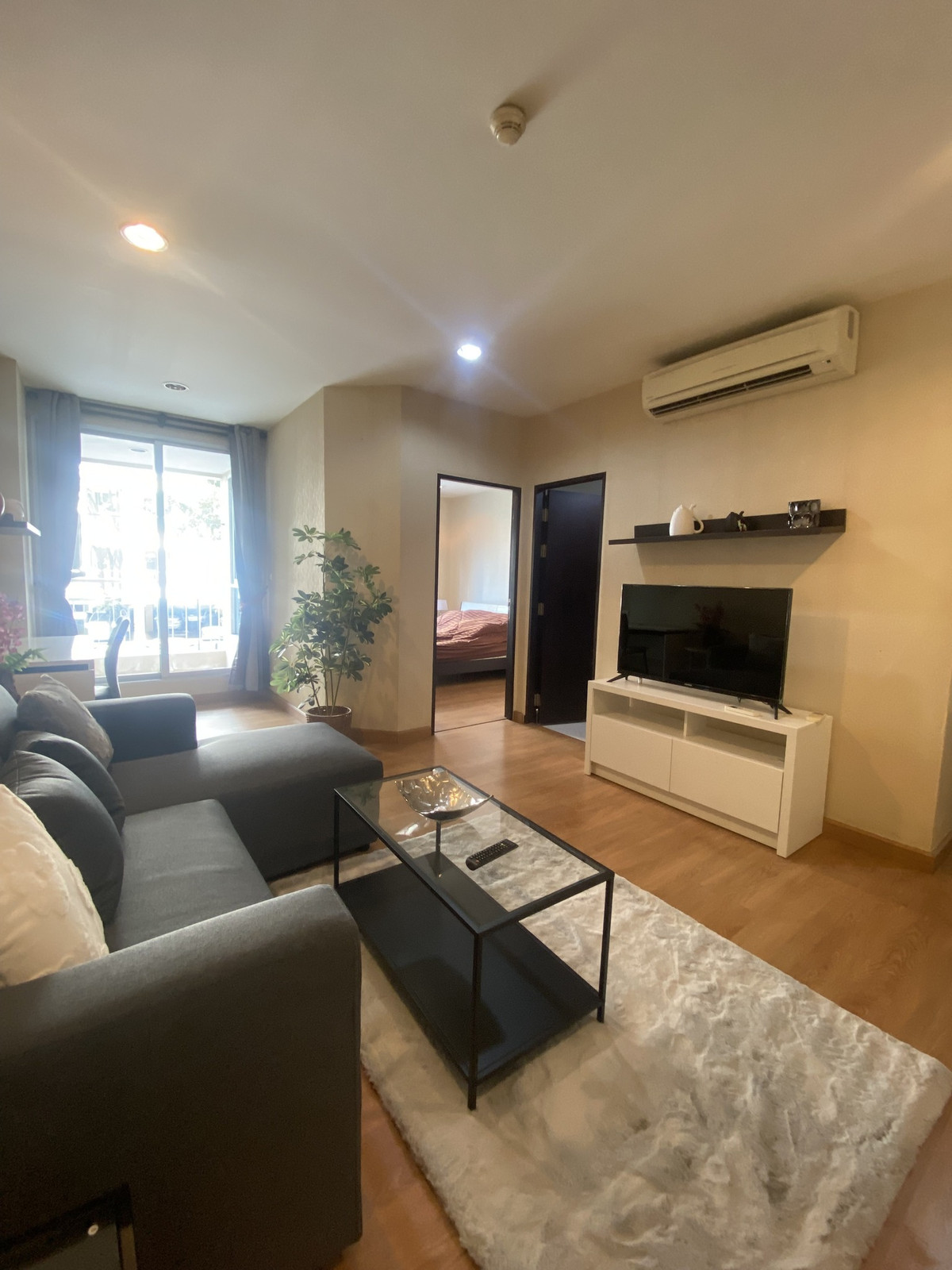 For RentCondoSukhumvit, Asoke, Thonglor : 🔥 Beautiful room, near BTS Ekamai, only 350 m., next to Gateway Ekamai 🔥