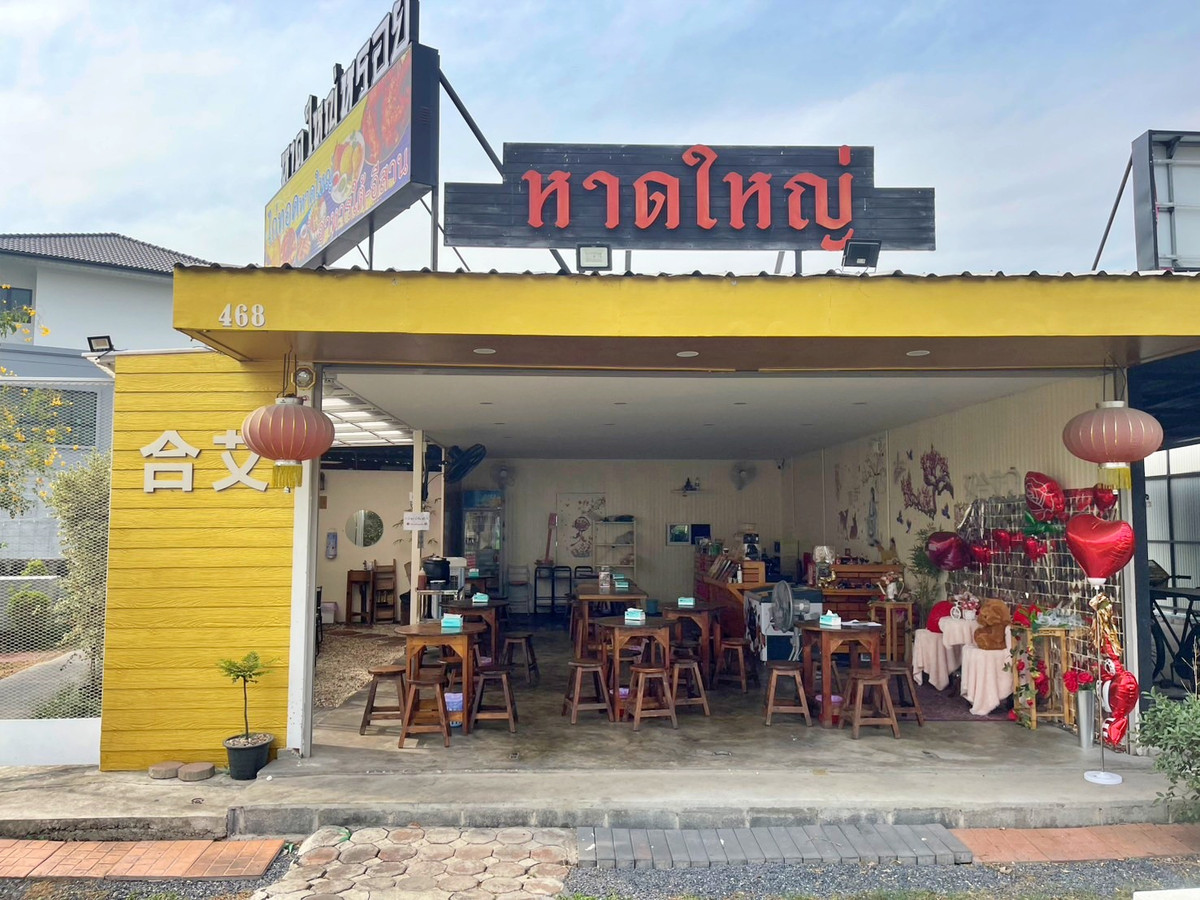 For LeaseholdRetail SpaceKasetsart, Ratchayothin : Urgent sale, Southern-Isaan restaurant, Theparak Road, Watcharaphon, Saphan Mai, full of customers every day, average sales 300,000 baht.