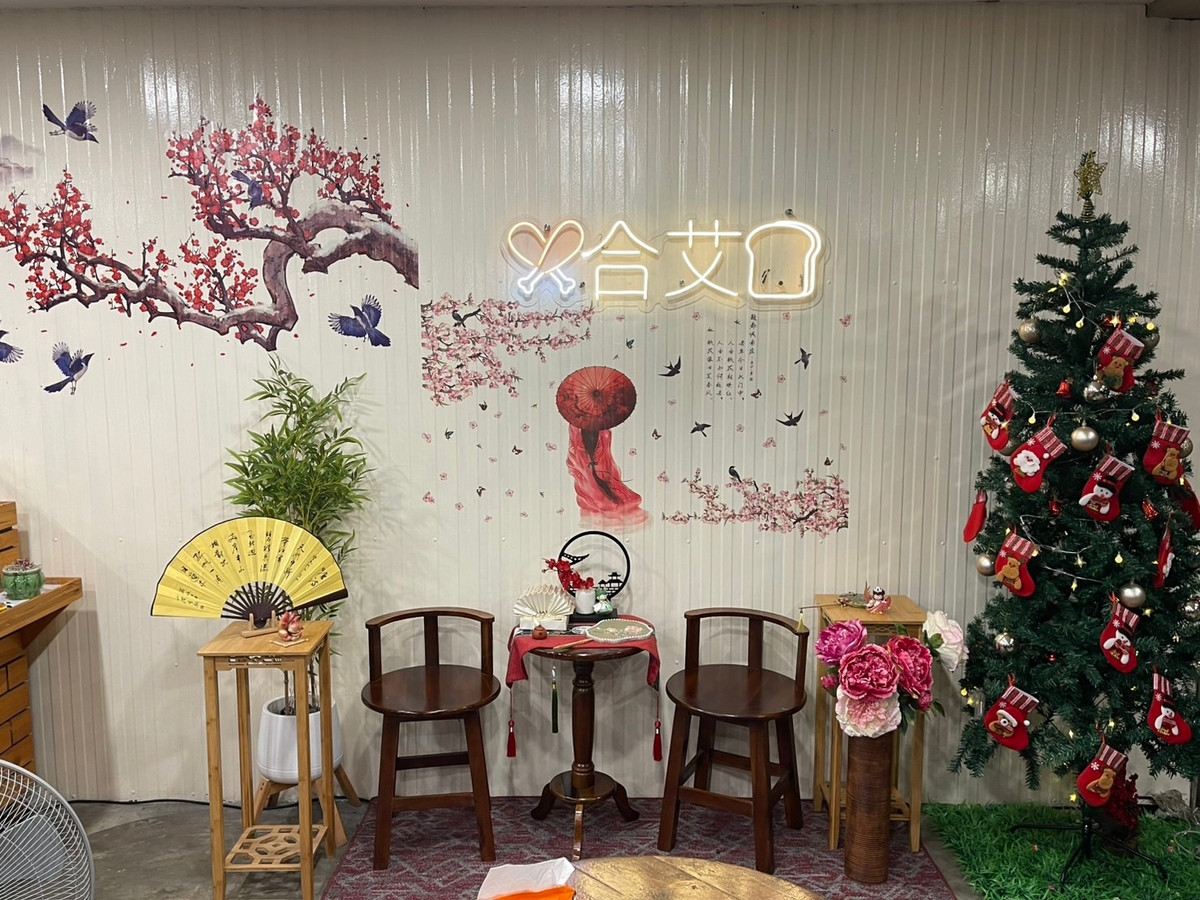 For LeaseholdRetail SpaceKasetsart, Ratchayothin : Urgent sale, Southern-Isaan restaurant, Theparak Road, Watcharaphon, Saphan Mai, full of customers every day, average sales 300,000 baht.