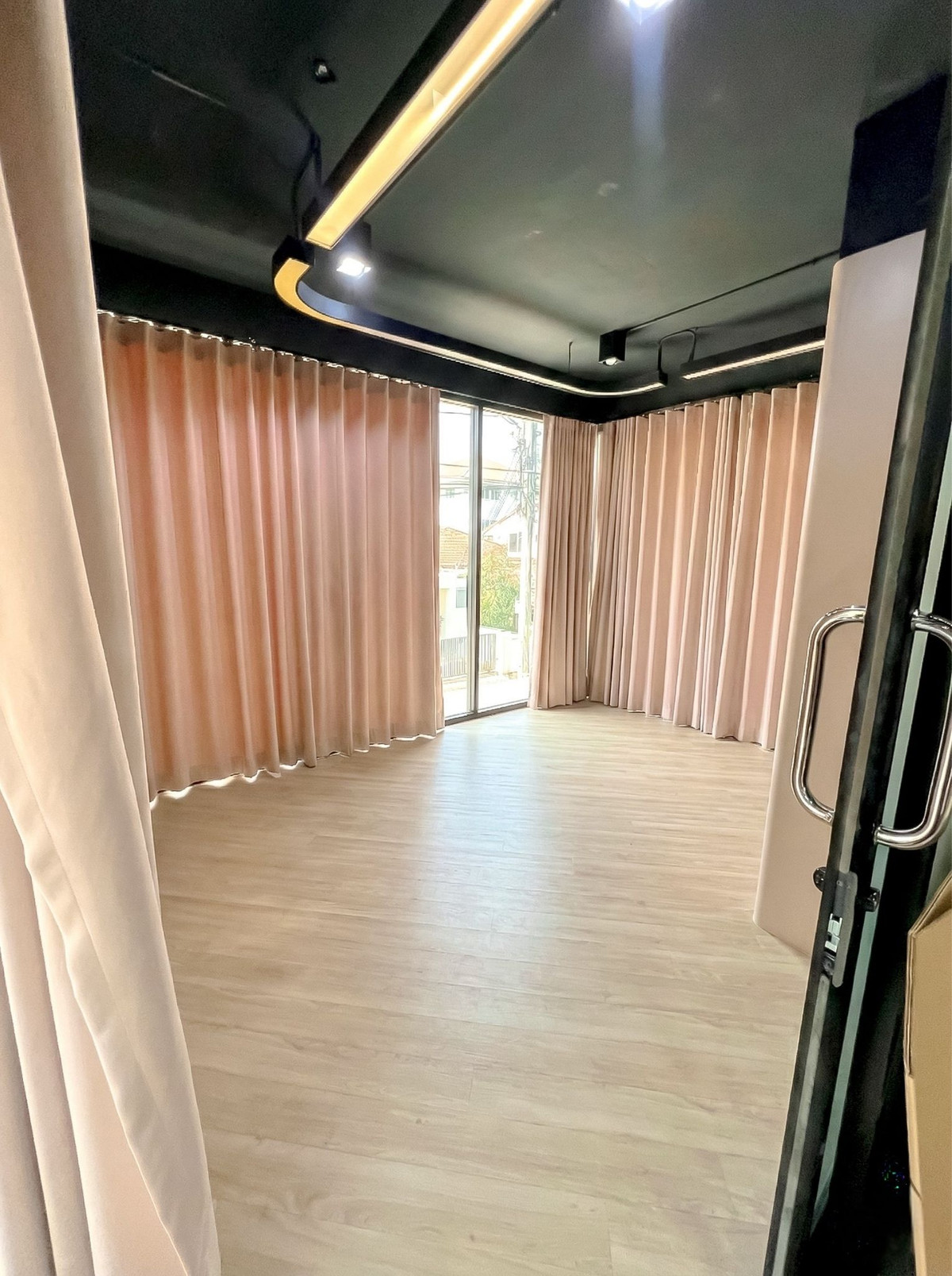 โฮมออฟฟิศพระราม 9 เพชรบุรีตัดใหม่ RCA : 🔥 ขายโฮมออฟฟิศหรู 5 ชั้น โครงการ The Element Rama 9 