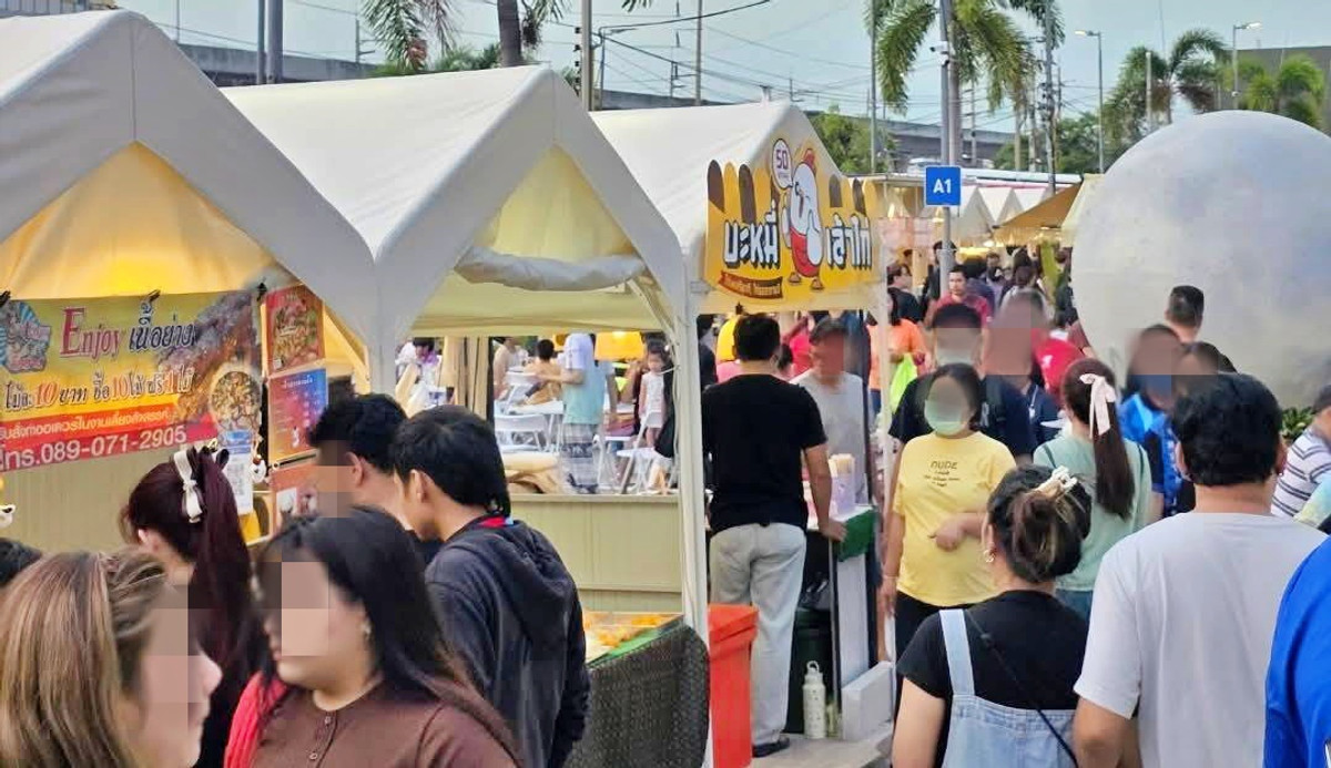 For LeaseholdRetail SpaceSamut Prakan,Samrong : Urgent sale, milk tea shop, prime location, in front of Robinson, worth almost 200,000 baht, lease only 99,000 baht.